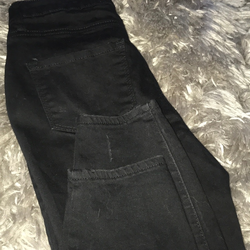 Distressed High Rise Ankle Jeans! - Picture 6 of 8